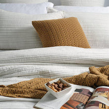 Load image into Gallery viewer, Corey Quilt with Stripes