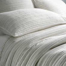 Load image into Gallery viewer, Corey Quilt with Stripes