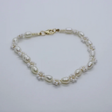 Load image into Gallery viewer, Daisy Pearl Bracelet