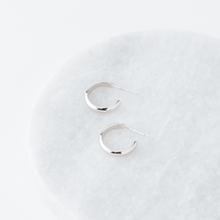 Load image into Gallery viewer, Silvia Hoop Earrings