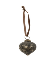 Load image into Gallery viewer, Earthen Onion Holiday Ornament