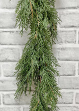 Load image into Gallery viewer, 120&quot; Fresh Touch Northern White Cedar Garland