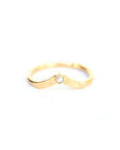 Load image into Gallery viewer, Gold Scarlet Wavy Pearl Ring