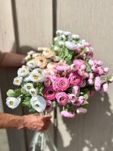 Load image into Gallery viewer, Blush Ranunculus Spray