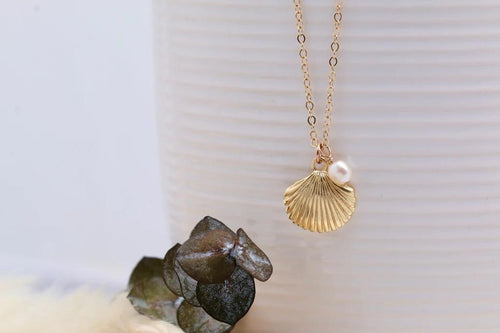 Scallop Necklace with Pearl