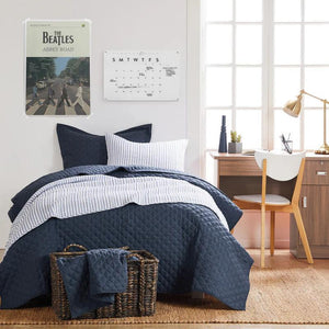 Blue Topago Quilt Set