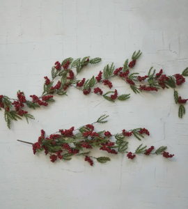 Evergreen Garland with Red Berry Bunches