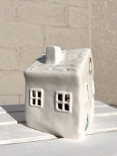 Load image into Gallery viewer, Winter Detail Ceramic House