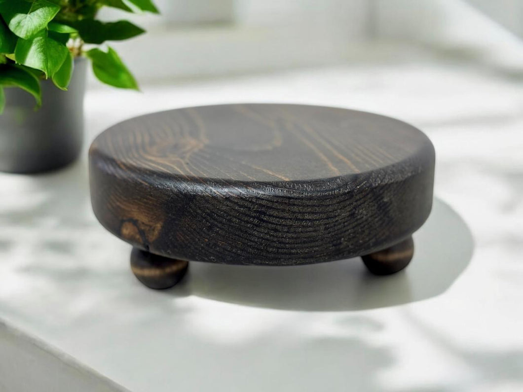 Round Riser with Ball Feet