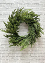 Load image into Gallery viewer, 22&quot; Fresh Touch Spruce &amp; Cedar Wreath
