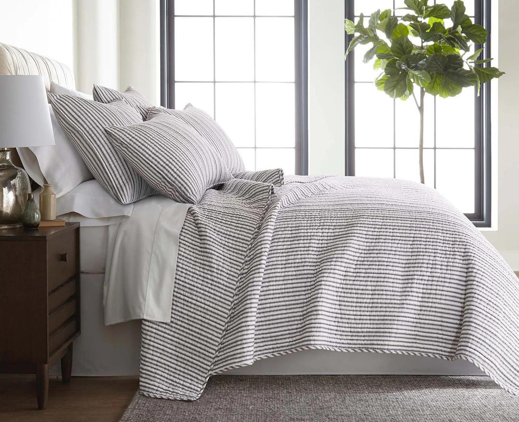 Charcoal Topaga Quilt Set