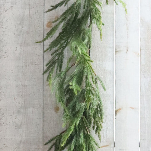 Fresh Touch Norfolk Mantle Garland
