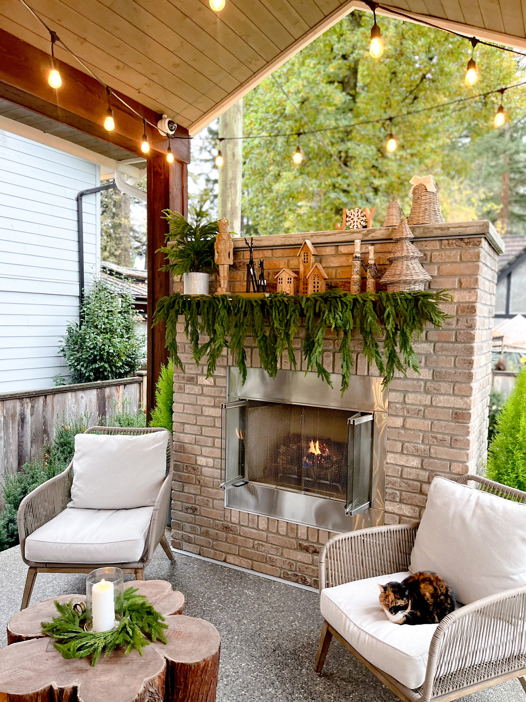 Fresh Touch Norfolk Mantle Garland