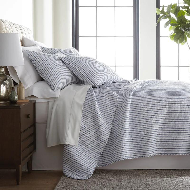Blue Topago Quilt Set