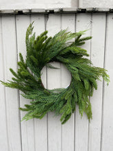 Load image into Gallery viewer, 20&quot; Fresh Touch Spruce &amp; Cedar Wreath