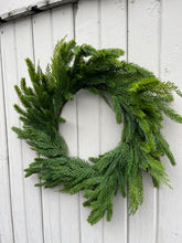 Load image into Gallery viewer, 22&quot; Fresh Touch Spruce &amp; Cedar Wreath