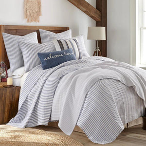 Blue Topago Quilt Set