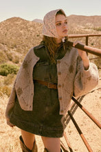 Load image into Gallery viewer, Sand Cozy Snowflake Sweater